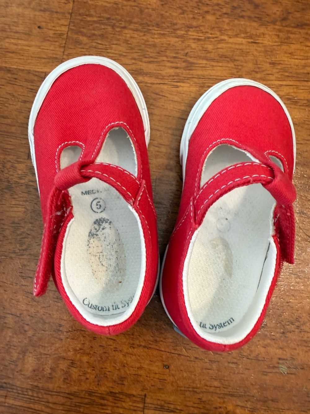 FootMates Drew Red Canvas T-Strap Mary Jane Sneakers 5 EUC - Picture 10 of 11